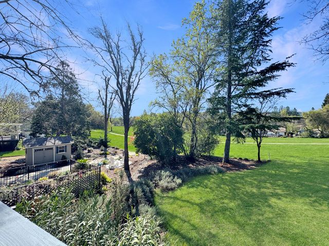 11803 Torrey Pines Dr, Auburn, CA 95602