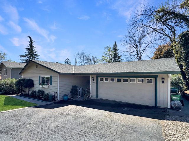 11803 Torrey Pines Dr, Auburn, CA 95602