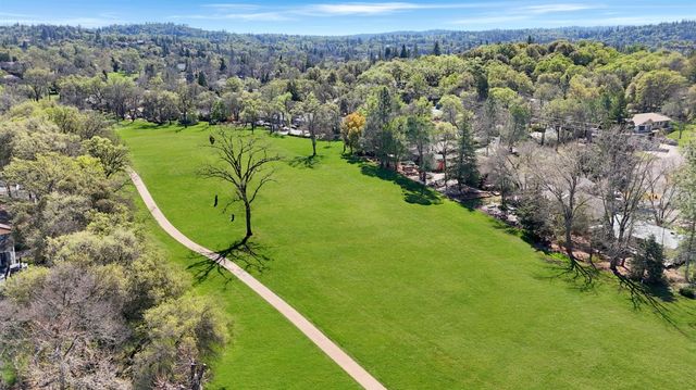 11803 Torrey Pines Dr, Auburn, CA 95602