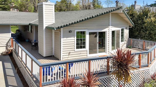 11803 Torrey Pines Dr, Auburn, CA 95602