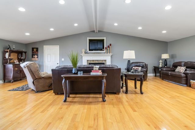 1810 Aderholt Road, Bronston, KY 42518