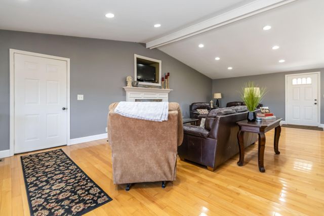 1810 Aderholt Road, Bronston, KY 42518