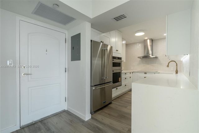 3675 N Country Club Dr 1906, Aventura, FL 33180