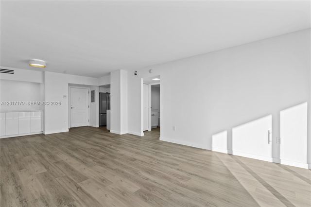 3675 N Country Club Dr 1906, Aventura, FL 33180