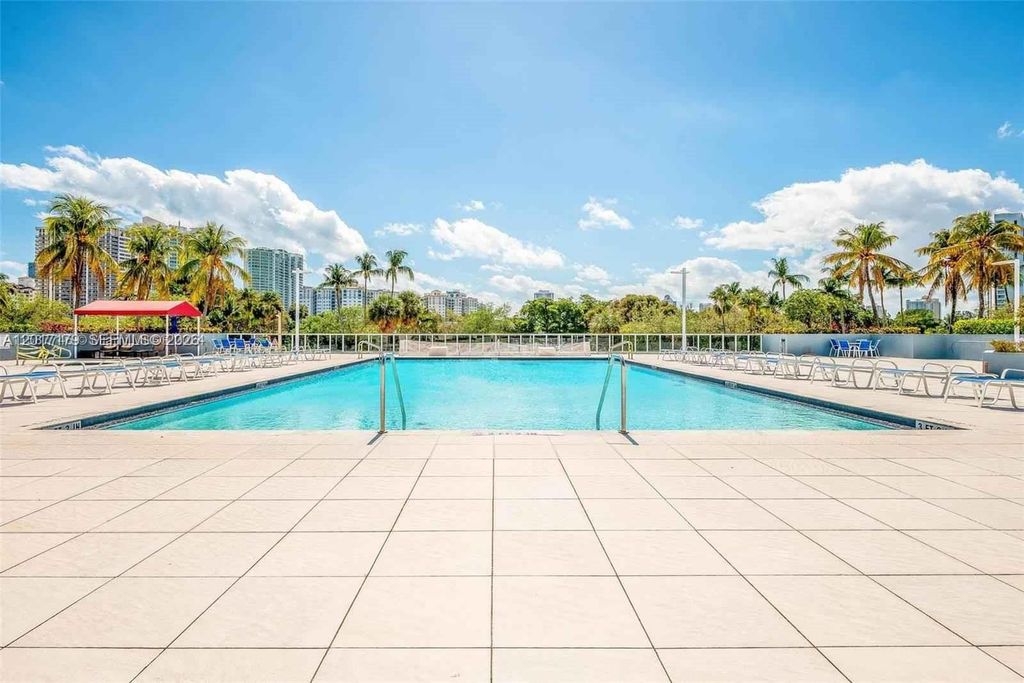3675 N Country Club Dr 1906, Aventura, FL 33180