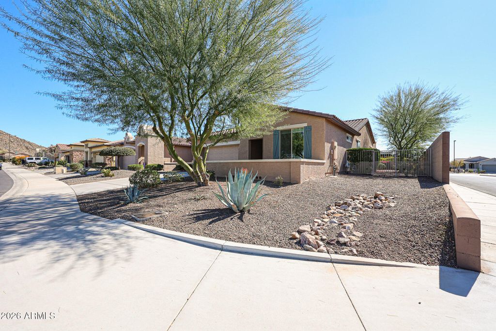 17555 W GLENHAVEN Drive, Goodyear, AZ 85338 — photo 4