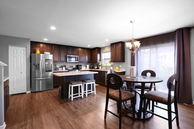 98 Lawrence Lane, Matteson, IL 60443