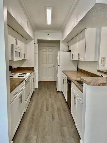 140 SW 117th Avenue 4108, Pembroke Pines, FL 33025