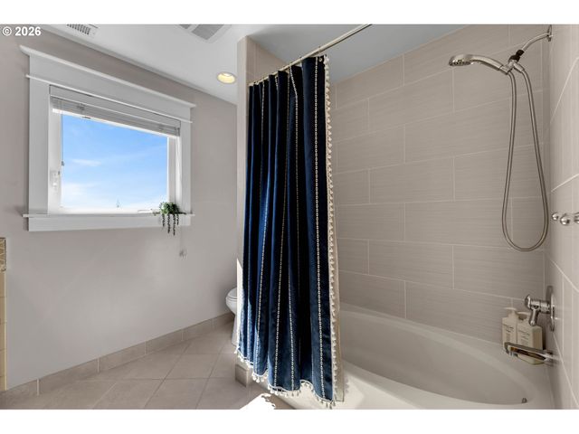 34517 Se LAWTON Rd, Washougal, WA 98671