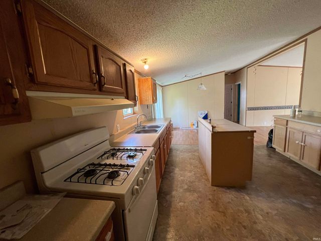 1160 SE 5th Street, Linton, IN 47441