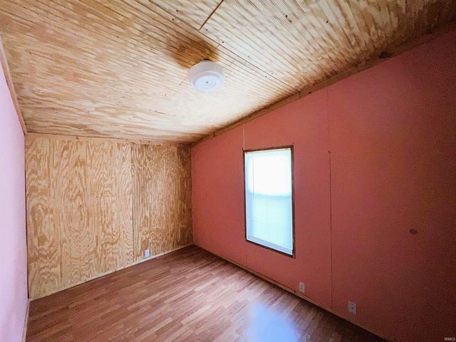 1160 SE 5th Street, Linton, IN 47441