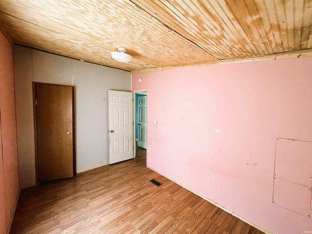 1160 SE 5th Street, Linton, IN 47441