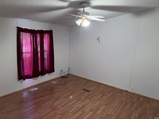 1160 SE 5th Street, Linton, IN 47441