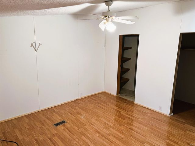 1160 SE 5th Street, Linton, IN 47441