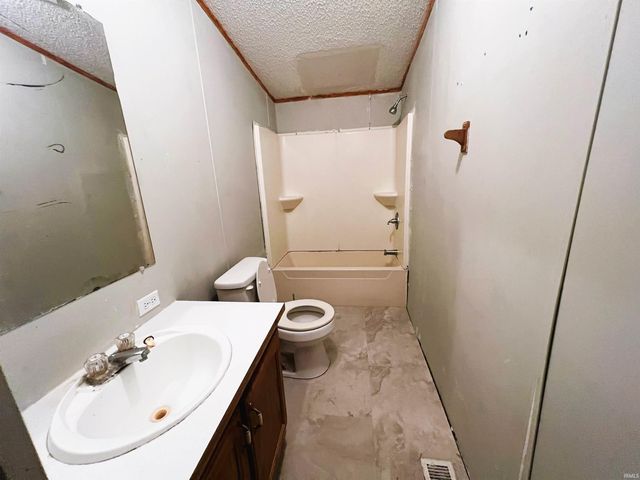 1160 SE 5th Street, Linton, IN 47441