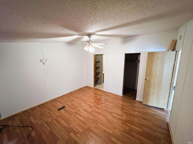 1160 SE 5th Street, Linton, IN 47441