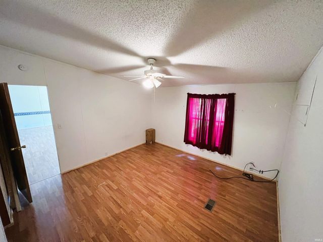 1160 SE 5th Street, Linton, IN 47441