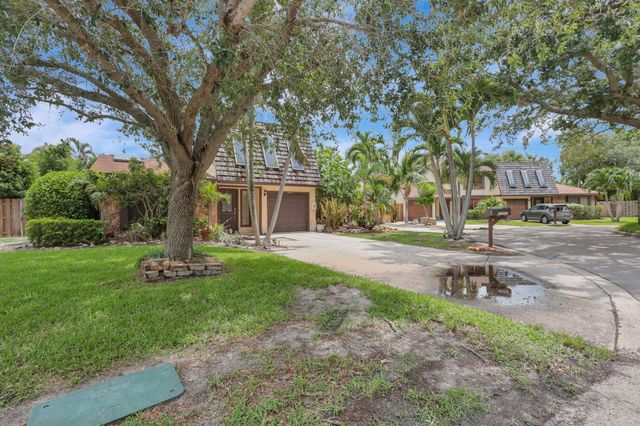 1003 Raintree Lane, Palm Beach Gardens, FL 33410