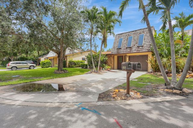 1003 Raintree Lane, Palm Beach Gardens, FL 33410