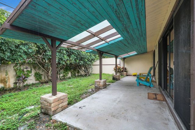 1003 Raintree Lane, Palm Beach Gardens, FL 33410