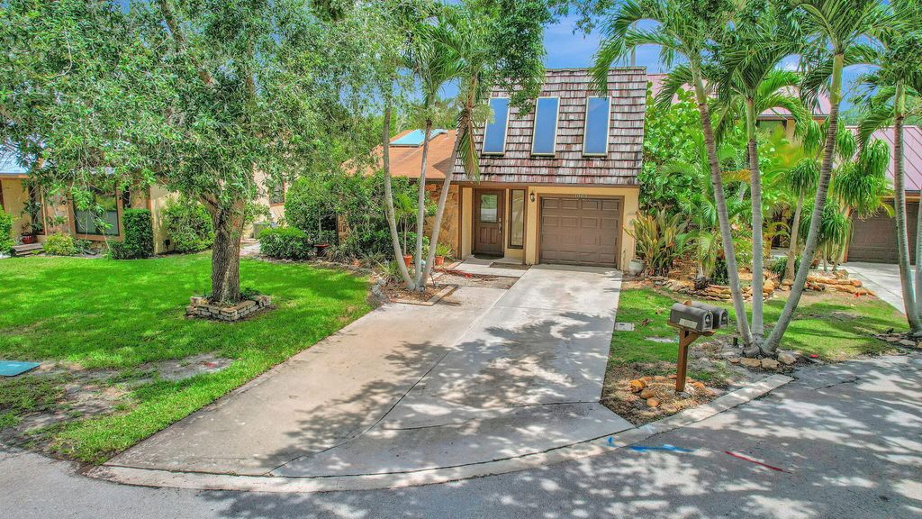 1003 Raintree Lane, Palm Beach Gardens, FL 33410
