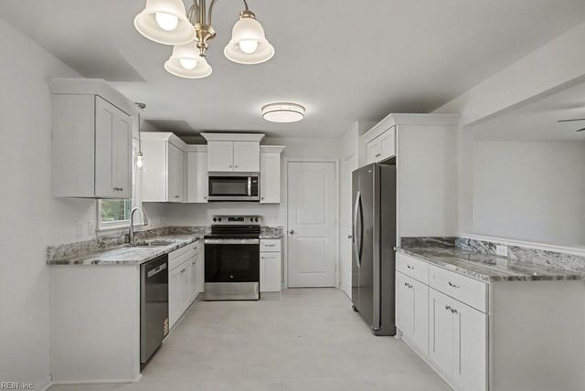 384 Mohea CIR, Newport News, VA 23602