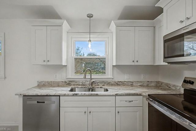 384 Mohea CIR, Newport News, VA 23602