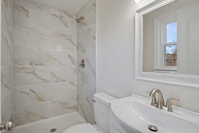 384 Mohea CIR, Newport News, VA 23602