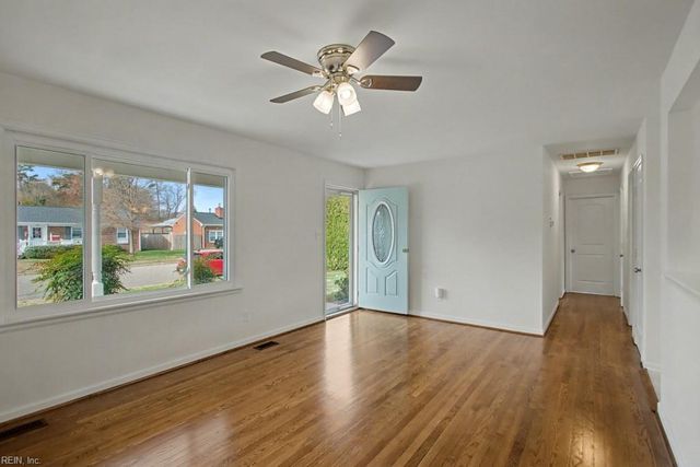 384 Mohea CIR, Newport News, VA 23602