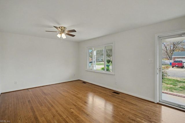 384 Mohea CIR, Newport News, VA 23602