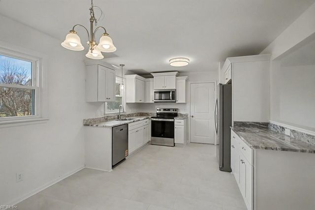 384 Mohea CIR, Newport News, VA 23602