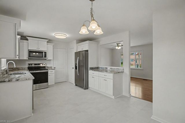 384 Mohea CIR, Newport News, VA 23602