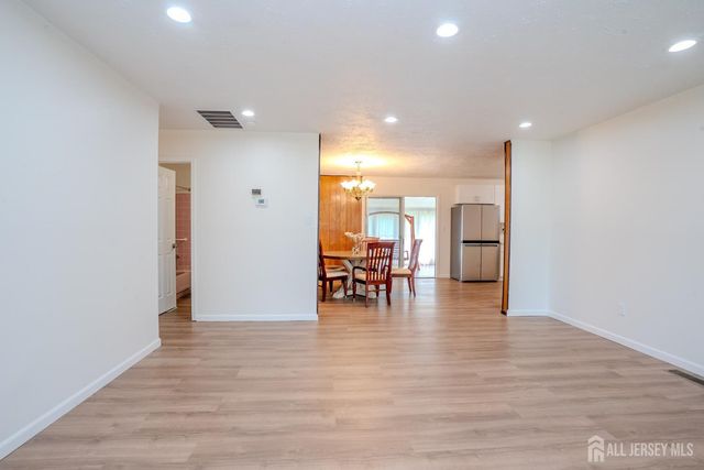 4 Hunterdon Avenue, Monroe, NJ 08831