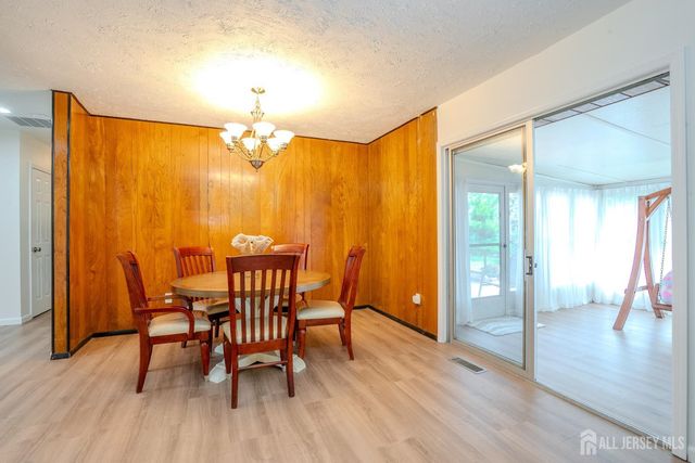 4 Hunterdon Avenue, Monroe, NJ 08831