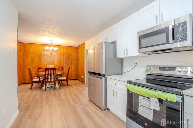 4 Hunterdon Avenue, Monroe, NJ 08831