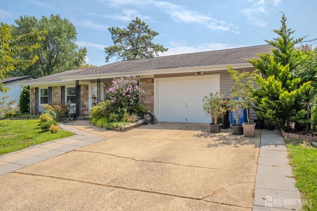 4 Hunterdon Avenue, Monroe, NJ 08831