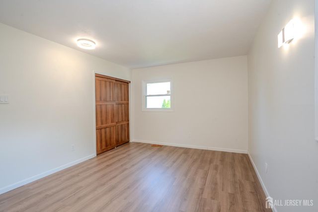 4 Hunterdon Avenue, Monroe, NJ 08831