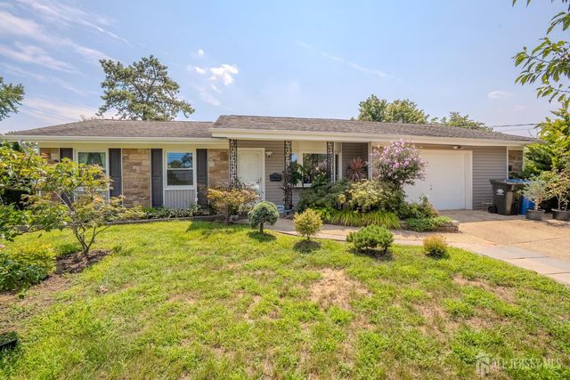 4 Hunterdon Avenue, Monroe, NJ 08831