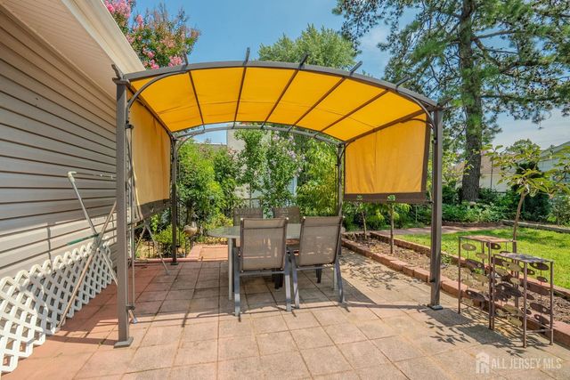 4 Hunterdon Avenue, Monroe, NJ 08831