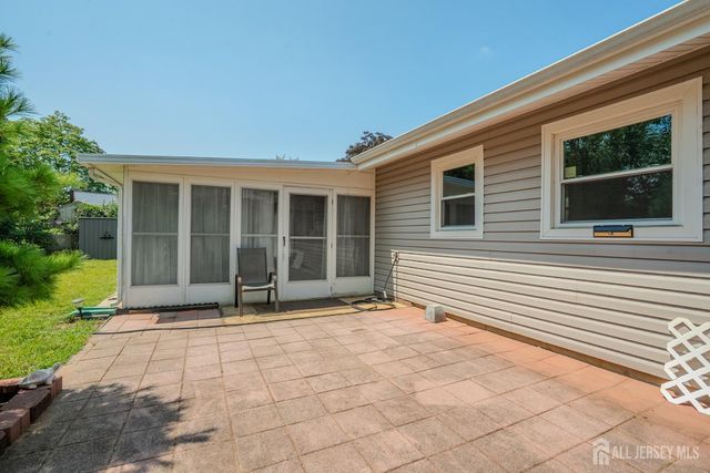 4 Hunterdon Avenue, Monroe, NJ 08831