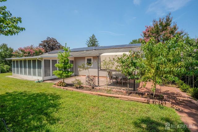 4 Hunterdon Avenue, Monroe, NJ 08831