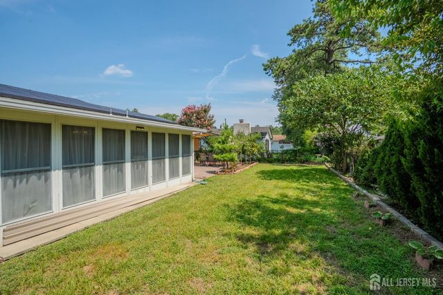 4 Hunterdon Avenue, Monroe, NJ 08831