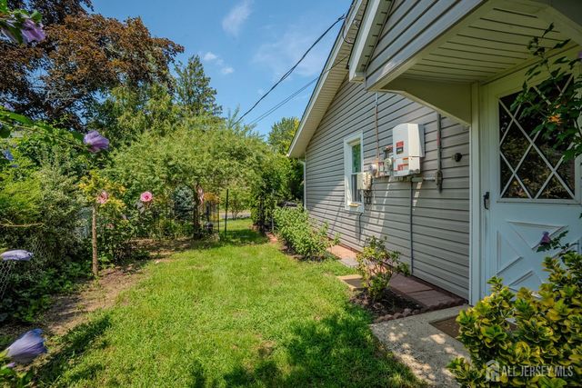 4 Hunterdon Avenue, Monroe, NJ 08831