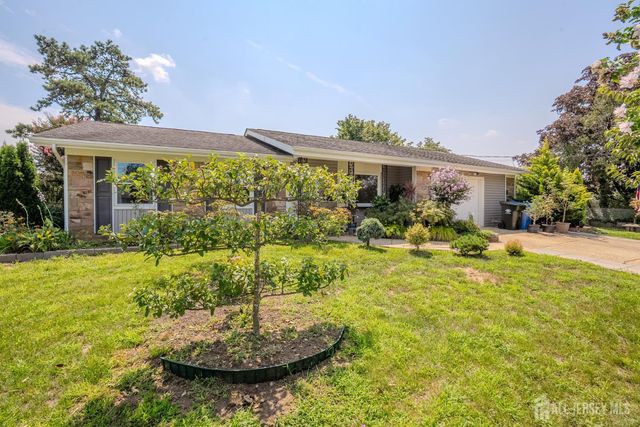 4 Hunterdon Avenue, Monroe, NJ 08831