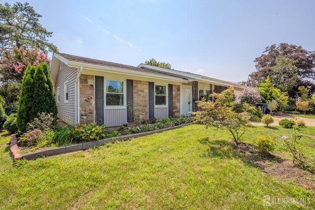 4 Hunterdon Avenue, Monroe, NJ 08831