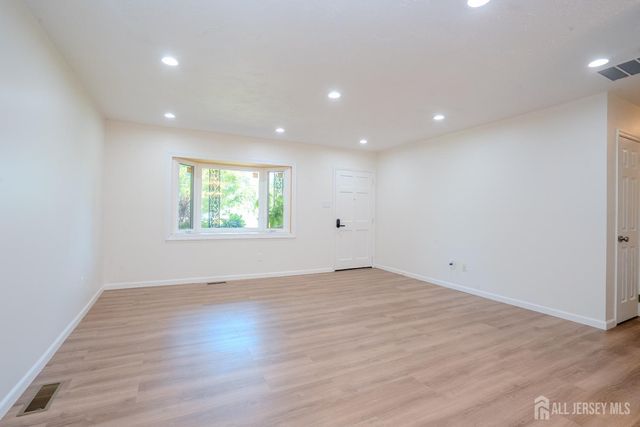 4 Hunterdon Avenue, Monroe, NJ 08831
