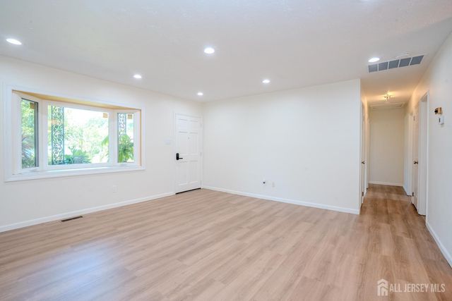 4 Hunterdon Avenue, Monroe, NJ 08831