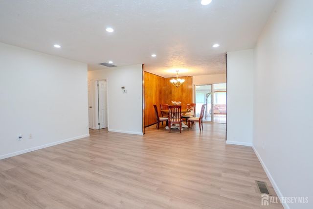 4 Hunterdon Avenue, Monroe, NJ 08831