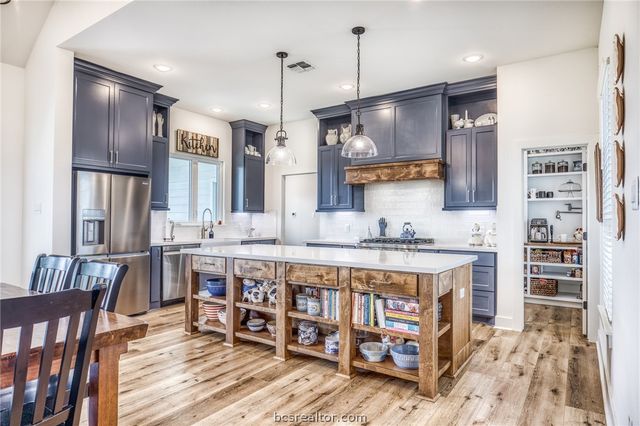 233 Randi Road, Bellville, TX 77418