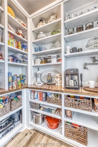 233 Randi Road, Bellville, TX 77418